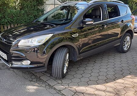 Ford Kuga 1,6 EcoBoost 2x4 Titanium-Ausstattung LPG