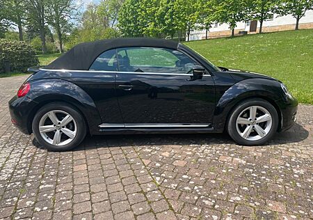 VW Beetle Volkswagen 2.0 TDI DSG Cabriolet Schwarz