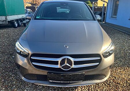 Mercedes-Benz B 180 -