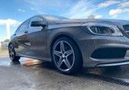 Mercedes-Benz A 250 4MATIC AMG Line DCT AMG Line