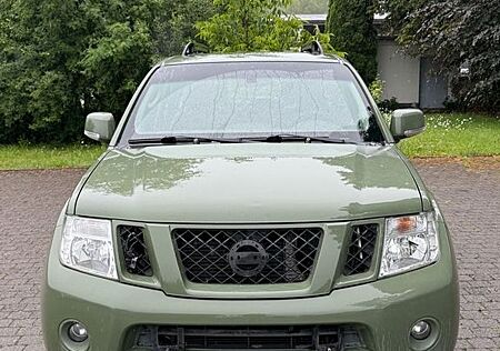 Nissan Pathfinder 2.5 dCi XE STIER BUNDESWEHR
