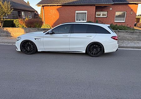Mercedes-Benz C 63 AMG gebraucht kaufen Mercedes-Benz C 63 AMG Mercedes-AMG C 63 T Mercedes-AMG