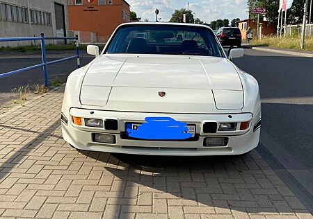 Porsche 944