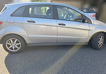 Mercedes-Benz B 170 -