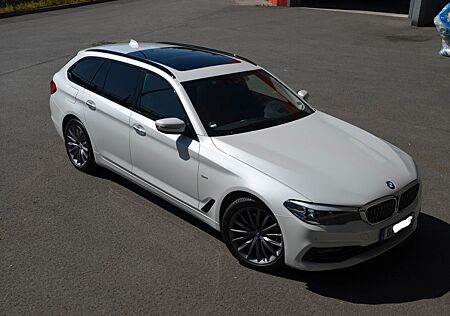 BMW 520d Luxury LED Komfortsitze Panorama Head Up