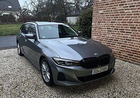 BMW 318i Touring Auto -