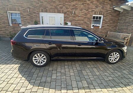 VW Passat Variant Volkswagen 1.6 TDI SCR DSG Business Vari...