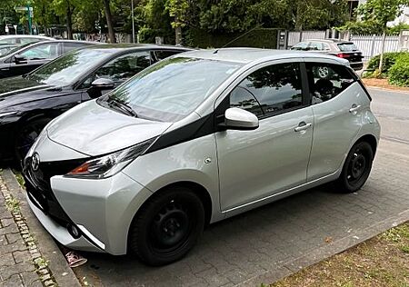 Toyota Aygo (X) Aygo (X) 1,0-l-VVT-i x-play touch x-play touch