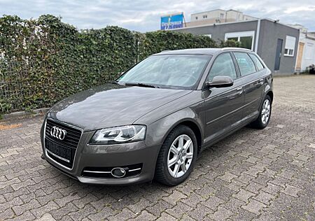 Audi A3 Sportback 1.6 TDI Ambiente PDC*SZHG*XENON*2.H