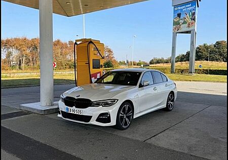 BMW 330e M Sport / 292 hp