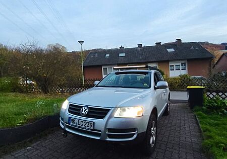 VW Touareg Volkswagen 2.5 TDI Motor erst 40tkm HA-Sperre