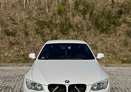 BMW 320d Cabrio LCI *M-Paket*Navi*19Zoll*Scheckheft*