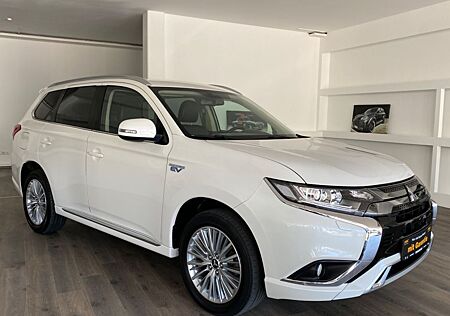 Mitsubishi Outlander PHEV 4WD AHK+KAMERA+LED+SHZ+NAVI+TEMPO