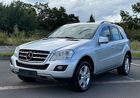 Mercedes-Benz ML 300 *NAVI*BI XENON*KAMERA*SHZ*AHK*7G*COMAND