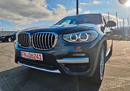 BMW X3 xDrive 20 i xLine / NAVI / AHK / ALLRAD