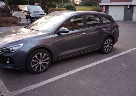 Hyundai i30 1.4 T-GDI Premium DCT Premium