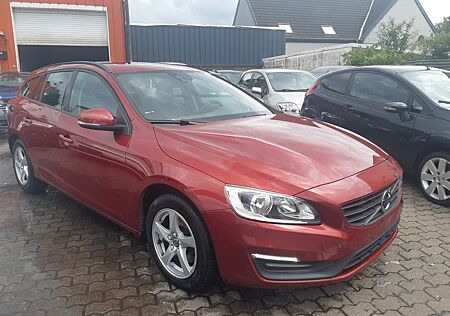 Volvo V60 gebraucht kaufen Volvo V60 Kombi Kinetic *1-Hand*Scheckheft*