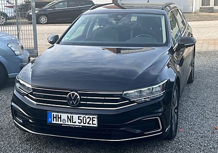 VW Passat Variant Volkswagen GTE Tüv 10/26 Inspektion Neu