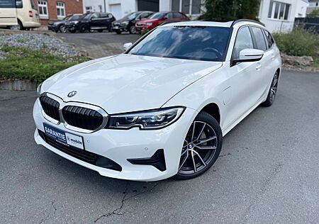 BMW 330e Advantage PANO AHK LED TotWinkl+Spur.Assist