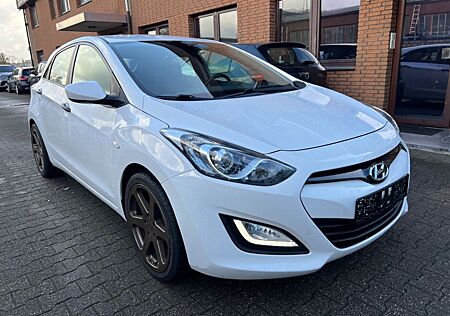 Hyundai i30 Classic 1.Hand Klimaanlage 18"Zoll Alu LED