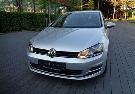 VW Golf Volkswagen VII Lim. Allstar BMT-Navi-Kamera- I Hand