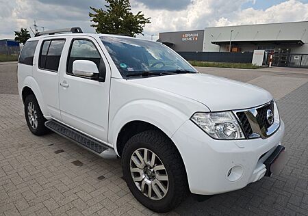 Nissan Pathfinder 2.5 dCi LE