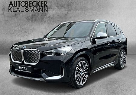 BMW iX1 eDrive20 xLine LMR 20'' Park-Assistent