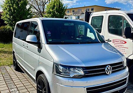 VW T5 Multivan Volkswagen Highline 4Motion - Motor neu