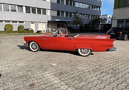 Ford Thunderbird 1957 mit Verdeck und Hardtop