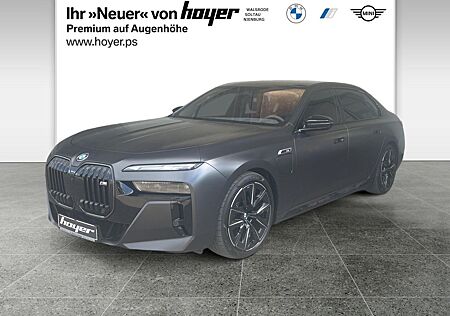 BMW M760e xDrive Limousine Sportpaket B&W Surround