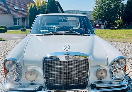 Mercedes-Benz 250