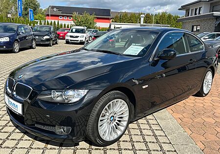 BMW 320i Coupé Sport / 1.HAND/ LEDER/ NAVI