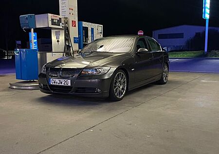 BMW 325i -