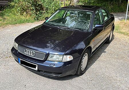 Audi A4 B5 2.6 Automatik / Leder / Klima / Schiebed.