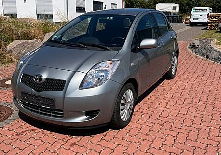 Toyota Yaris 1,3-l-VVT-i Cool Cool