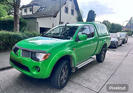 Mitsubishi L200 Magnum Club Cab 4WD