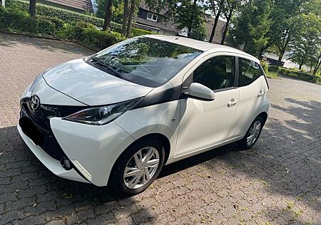 Toyota Aygo (X) Aygo (X) 1,0-l-VVT-i x-play touch x-play touch