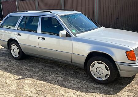 Mercedes-Benz E 200 T CLASSIC Classic