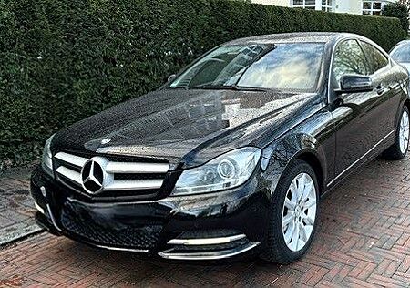 Mercedes-Benz C 250 Coupe Comand/ILS/Komfortsitze
