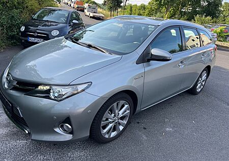 Toyota Auris Touring Sports Hybrid Life+