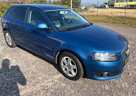 Audi A3 Sportback 1.6 TDI Attraction AHK,Tempom,KLIMA