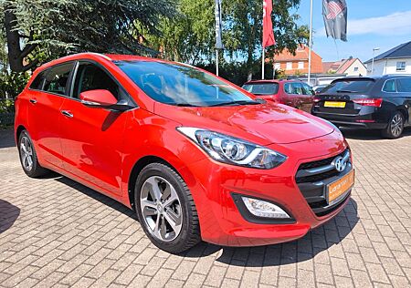 Hyundai i30 cw Style/Autom/AHK/PDC/31.000km/Garantie