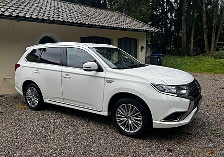 Mitsubishi Plug in Hybrid Outlander Plug-in Hybrid Outlander 4WD
