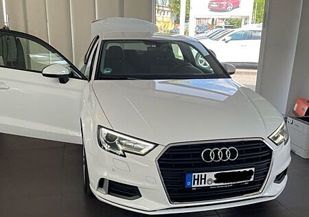 Audi A3 30 TFSI Sport Lim. MMI Navi LED sehr gepflegt