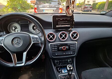Mercedes-Benz A 180 AMG Line AMG Line
