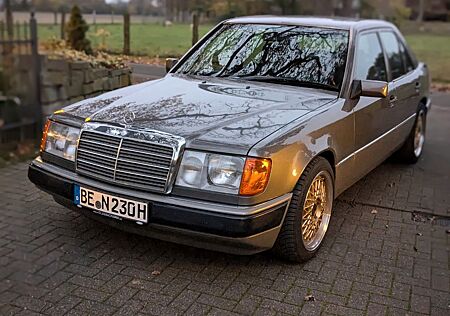 Mercedes-Benz 230 230E mit H Kennzeichen, sehr guter Zustand