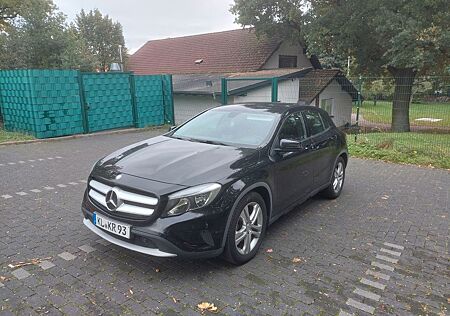 Mercedes-Benz GLA 200 d -