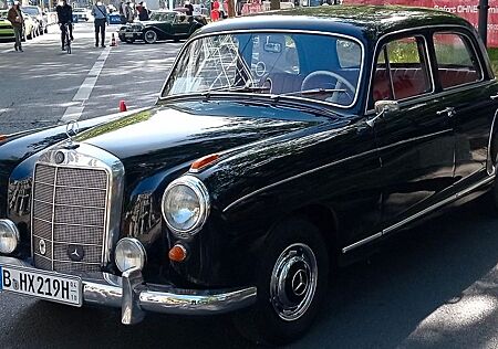 Mercedes-Benz 220 219