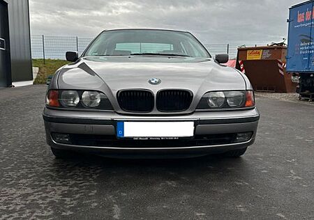 BMW 528 E39 Automatik gepflegt und zuverlässig