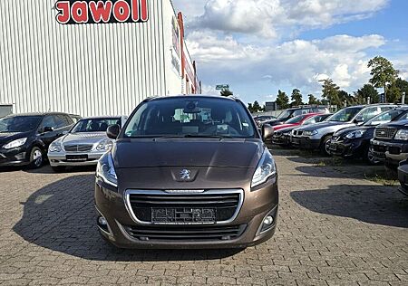 Peugeot 5008 1,6 HDI 150 PS TÜV 1.27 PANO NAVI XENON KLI